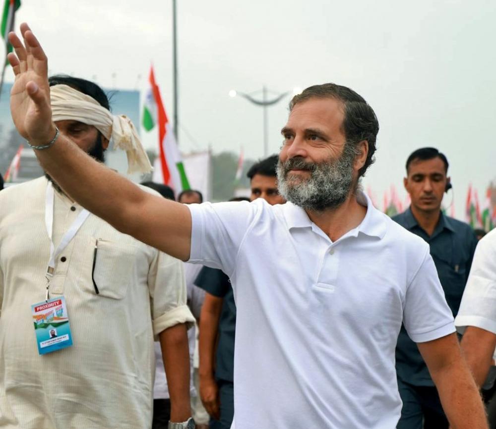 The Weekend Leader - Bharat Jodo Yatra: Rahul Gandhi hoists national flag at Charminar